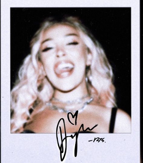 Aesthetic Doja Cat Pictures, Doja Cat Poster Aesthetic, Doja Cat Polaroid, Doja Cat Aesthetic Icon, Doja Cat Wallpaper Iphone, Doja Cat Album Cover, Cat Polaroid, Doja Cat Poster, Doja Cat Icon