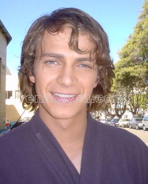 Rare photo of Hayden Christensen as Anakin Skywalker Hayden Christensen Childhood, Rare Hayden Christensen, Hayden Christensen Selfie, Hayden Christensen Rares, Hayden Christensen Paparazzi, Hayden Christensen Funny, Padme Anakin, Ethereal Men, Anakin Vader