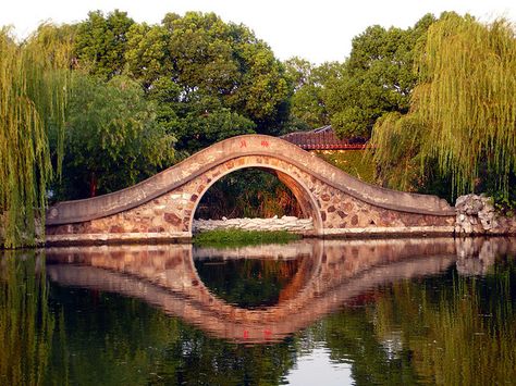 Li Garden in Wuxi, China | by mambo1935 Love Can Build A Bridge, Korea Architecture, Moon Bridge, Bridges Photography, Beau Bridges, China Garden, Beautiful Bridges, Arch Bridge, Wuxi