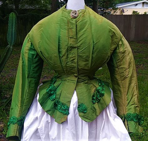 Arsenic Green silk taffeta with satin "Shell" ribbon trim c.1868-70 Victorian Arsenic Green, Scheeles Green, Arsenic Green, Witchy Clothes, 1860s Fashion, Victorian Green, Fashion Museum, Museum Fashion, Victorian Clothing