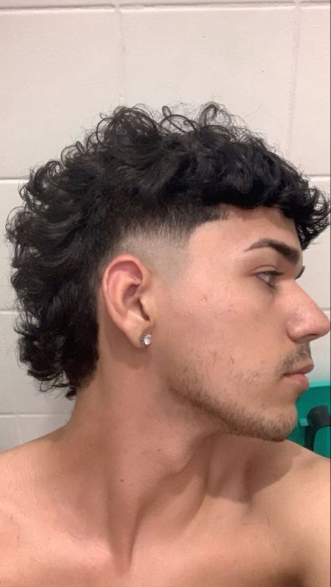 Mens Haircuts Thick Hair, Taper Fade Short Hair, Taper Fade Curly Hair, Short Punk Hair, Really Curly Hair, Curly Hair Fade, Mens Hairstyles Fade, Mens Haircuts Short Hair, Men Haircut Curly Hair