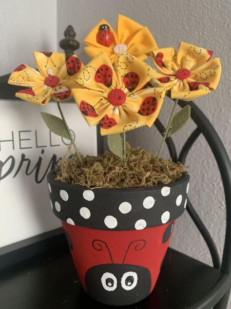 Ladybug Kitchen Decor, Ladybug Flower Pot, Garden People, Pots Diy, Pot Art, Ladybug Crafts, Flower Pot Art, Painted Terracotta, Terra Cotta Pot Crafts