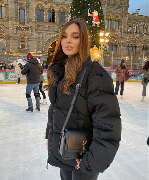 Moscow Outfit Cold Weather, Moscow Outfit, Outfit Cold Weather, Moscow Winter, New York Winter Outfit, Cold Outfit, New York Winter, Paris Inspired, Winter Fashion Outfits Casual