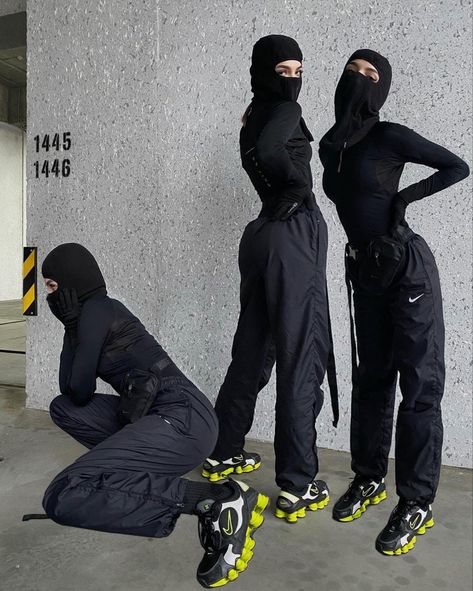 Drill Girl Aesthetic, Drill Girls Style, Ski Mask Outfit, Ski Mask Girl Aesthetic, Neutral Aesthetic Outfits, Nylon Tracksuit, Gangster Outfit, Mask Outfit, Mask Photoshoot