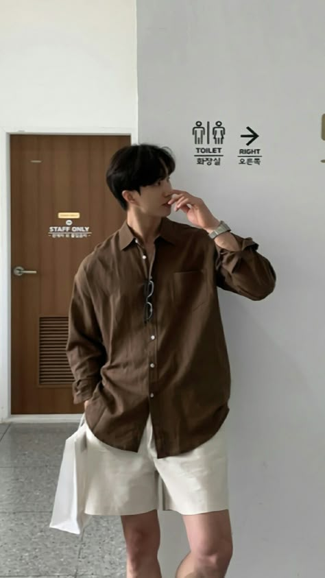 Asian Men Fashion Casual Summer, Outfit Korean Style Cowok, Asian Men Summer Fashion, Korean Men Outfit Casual Summer, Korean Fashion Men Summer, Emily Outfit, Summer Korean Outfits, Outfit Cowo, Aesthetic Guy