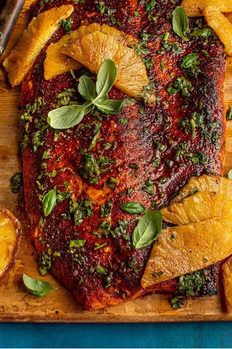 Mediterranean Fish Recipes, Bbq Salmon Recipes, Charred Lemon, Salmon Dinners, Seafood Sides, Pineapple Salmon, Spiced Salmon, One Pan Dishes, Whole Fish Recipes