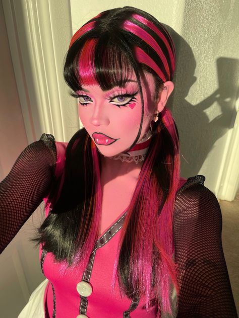 Halloween Makeup Girl, Iconic Halloween Costumes Women, Draculaura Halloween Costume, Draculaura Halloween, Draculaura Costume, Monster High Halloween Costumes, Monster High Makeup, Monster High Halloween, Monster High Cosplay