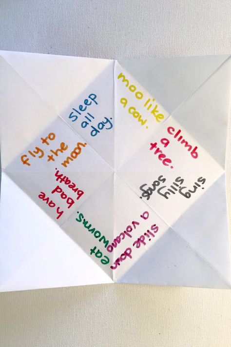 Silly Sentence Chatterboxes: Fun activity idea for children learning to read Chatterbox Ideas, Teachers Assistant, Silly Sentences, Cootie Catcher, Learning Reading, Christmas Board, Children Learning, Teacher Assistant, Early Reading