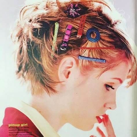 Barrettes In Short Hair, Short Quirky Hair, Barettes Hairstyles Short Hair, Fun Hair Clips, Short Hair With Clips, Hair Clips Short Hair, 90s Fashion Accessories, Quirky Hair, Y2k Magazine