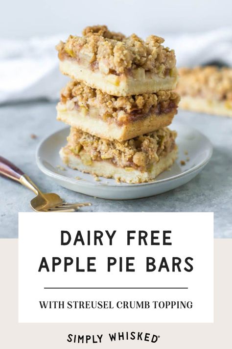 You only need a few simple ingredients to make these dairy free apple pie bars with streusel topping. They're vegan, too! Gluten Dairy Free Apple Pie, Dairy Free Apple Desserts, Dairy Free Gluten Free Desserts, Dairy Free Apple Pie, Dairy Free Pies, Gluten Free Dairy Free Dessert, Vegan Apple Pie, Apple Galette, Apple Pie Bars