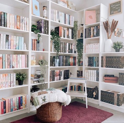 Home Library White Bookshelves, Spare Bedroom Bookshelves, Cute Home Library Ideas, Bedroom To Library, Bookroom Design Home, Girly Home Library, Feminine Home Library, Spare Room Library Ideas, Small Space Library