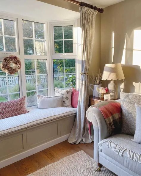 Bay Window Seating Ideas, Window Seating Ideas, Bay Window Seat Ideas, Bay Window Seating, Bay Window Decorating Ideas, Bay Window Benches, Bay Window Design, Living Room Bay Window, Bay Window Living Room