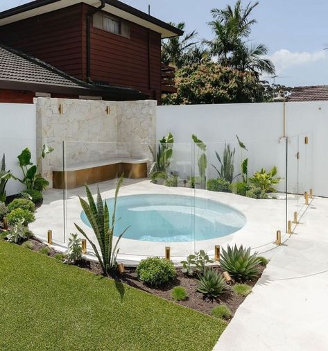 20 landscaping around pool inground 17 Alfresco Tile Ideas, Pool Surround Ideas, Landscaping Around Pool, Paradise Landscape, Inground Pool Landscaping, Concrete Swimming Pool, Pools For Small Yards, Living Pool, Courtyard Pool