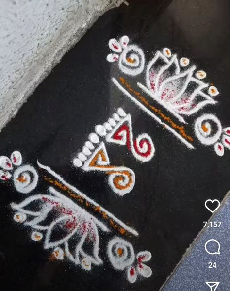 Janmastami Muggulu, Laxmi Pada Design, Lakshmi Footprints Rangoli, Laxmi Foot Rangoli, Border Kolam, Free Hand Designs, Easy Rangoli Designs Videos, Very Easy Rangoli Designs, Rangoli Designs Photos