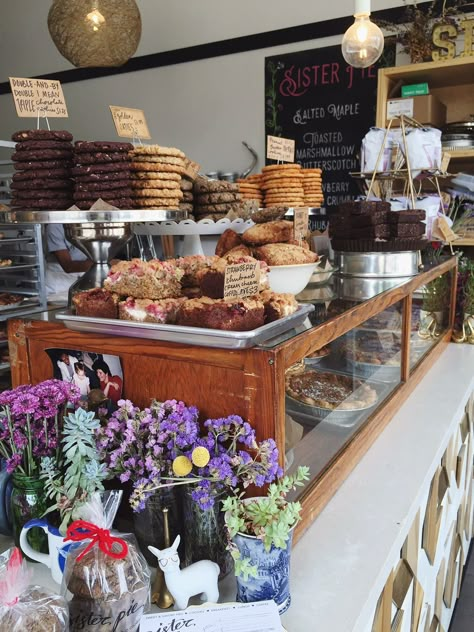 Sister Pie, Coffee Shop Desserts, Pie Business, Pie Shop Interior, Book Store Bakery, Pie Shop Aesthetic, Pie Bakery Shop, Small Town Bakery, Village Bakery Aesthetic