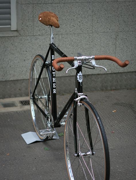 Mon vélo Bici Retro, Road Bike Vintage, Velo Vintage, Speed Bicycle, Retro Bicycle, Fixed Bike, Retro Bike, Push Bikes, Urban Bike