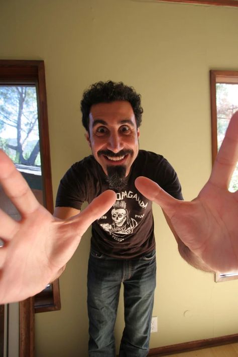 Serj Tankian, Hard Photo, System Of A Down, Music Fashion, Attractive People, Music Stuff, Cool Bands, Pose Reference