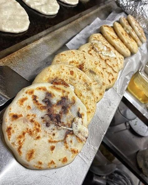 “Mexican Recipes To Learn & Share” | Pupusas de queso 🔥😍 Don't Lose This RECIPE 😋🥰 Salvadoran Food, Salvadorian Food, Recetas Salvadorenas, Healthy And Unhealthy Food, Chicken Bouillon, At Family, Healthy Food Dishes, Mexican Food Recipes Authentic, Mexican Recipes