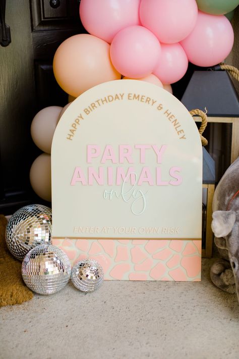 Planning, styling and balloons: @thecollectivecreativeco Photography: @isabellaalexphoto Florals and backdrops: @nataliegdesigns Table setting and favor backdrops: @picnic_and_petal Balloons: @my_balloon_edit Party ware and jelly bags: @loveofcharacter Laser cut goods: @kulgra Backdrop acrylic: @light_crafted_by_shangamble Bounce house: @lermas_eventrentals Soft play: @lunasoftplay Balloon twisting: @fabulousfacesbynallely Cake and cupcakes: @tiersofjoycd Sunnies: @shopbellemaelou Two Wild Balloons, Party Animal Backdrop, Adopt An Animal Party, Adopt An Animal, Party Animal Birthday, Double Birthday Parties, Jelly Bags, Wild Birthday Party, Aries Birthday