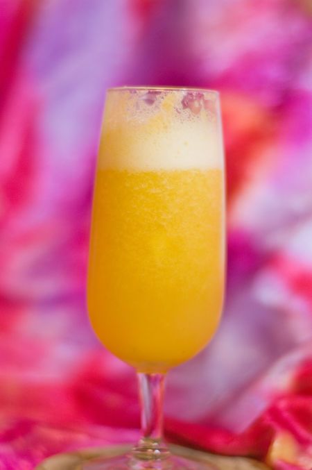 Virgin Peach Bellini Peach Bellini Recipe, Frozen Peach Bellini, Cooking Website, Bellini Recipe, Virgin Drinks, Restaurant Drinks, Sparkling Cider, Peach Bellini, Peach Schnapps