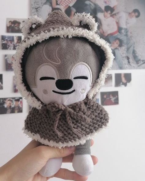 Stray kids skzoo plush clothes crochet wolfchan bear handmade Skzoo Outfits Crochet, Skzoo Clothes Pattern, Skzoo Crochet Clothes, Skzoo Crochet, Skzoo Clothes, Skzoo Outfits, Christopher Bangchan, Crochet Wolf, Wolf Chan