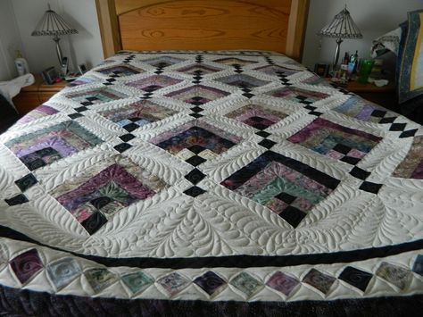 Hanging Gardens Quilt--I love this pattern and it is actually pretty easy to piece. Hanging Garden Quilt, Braid Quilts, Garden Quilt Pattern, Jordan Fabrics, Braid Quilt, Hanging Gardens, Black And White Quilts, Machine Quilting Designs, Basket Quilt