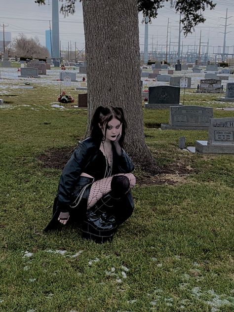 goth girl in a cemetery next to a tree crouched down Alternative Senior Pictures Outfits, Graveyard Photoshoot Ideas, Goth Graduation, Abonded Places Photoshoot, Grave Yard Photoshoot, Goth Picture Ideas, Goth Senior Picture Ideas, Emo Photoshoot Ideas, Emo Aesthetic Photoshoot