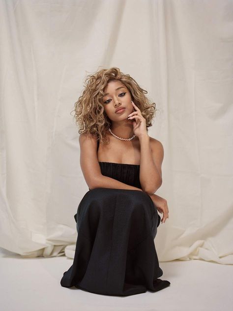 Amanda Stenberg, Amandla Stenberg, Porter Magazine, Black Person, Portrait Photoshoot, Black Lives Matter Movement, Black Culture, Sleeveless Formal Dress, Porter