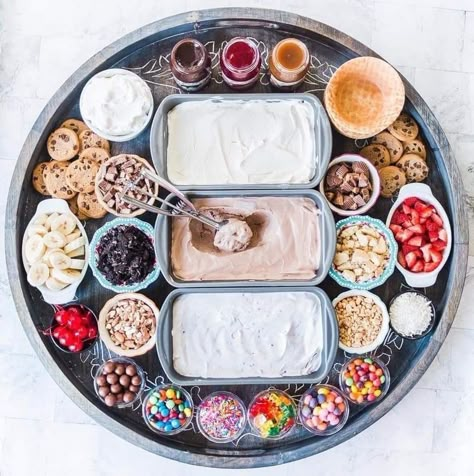 Ice Cream Grazing Board, Ice Cream Bars Party Ideas, Sundae Party Ideas, Gelato Bar Party, Ice Cream Charcuterie Board Ideas, I’ve Cream Bar Birthday, Sunday Bar Ideas Ice Cream, Dessert Charcuterie Board Ideas Summer, Ice Cream Charcuterie Board