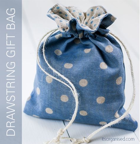 Tutorial : Drawstring Gift Bag Free Sewing Pattern Drawstring Bag Tutorials, Sew Mama Sew, Drawstring Gift Bag, Gift Wrap Tags, Sew Ins, Sewing Purses, String Bag, Bags Tutorial, Fabric Gift Bags