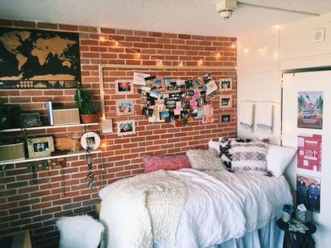 cool Tulane dorm rooms Inspire Room, Exposed Brick Bedroom, Brick Wall Bedroom, Brick Room, Boho Dorm Room, Dorm Room Wall Decor, Dorm Sweet Dorm, Dorm Inspiration, Cool Dorm Rooms