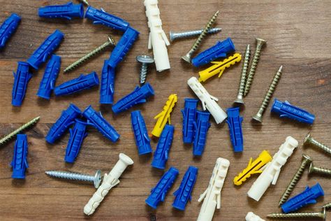 Drywall anchors allow you to hang items safely and securely without having to locate studs. Diy Farmhouse Ideas, Drywall Finishing, Sheet Rock, Drywall Anchor, Toggle Bolts, Diy Handyman, Drywall Anchors, Dry Wall, Drywall Repair