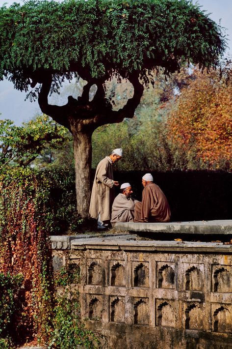 Steve Mccurry Photos, Mother India, Kashmir India, Steve Mc, Steve Mccurry, Srinagar, Magnum Photos, Paradise On Earth, South Asia