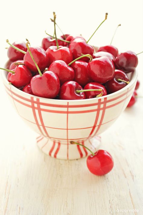 cherries Bowl Of Cherries, Cherries Jubilee, Red Cottage, Cherry Recipes, Sweet Cherries, Red Fruit, Fruits And Veggies, A Bowl, Fruits And Vegetables