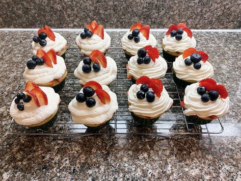 Vanilla cupcakes filled with pastry cream topped with whipped cream frosting, strawberries and blueberries. 😋 #homebaker #homebaking #cupcakes #happyhusband #dessert Vanilla Berry Cupcakes, Strawberry And Blueberry Cupcakes, Cupcakes With Strawberries, Vanilla Cupcake With Strawberries, Strawberry And Blueberry Cake Decoration, Cupcakes Strawberry, Berry Cupcakes, Strawberries And Blueberries, Blueberry Cupcakes