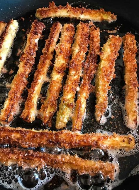 Lightly pan fry strips of breaded eggplant to make delicious eggplant fries! Crispy Eggplant Fries, Pan Fried Eggplant, Breaded Eggplant, Eggplant Chips, Eggplant Fries, Crispy Eggplant, Eggplant Recipes Easy, Fried Eggplant, Food Boards