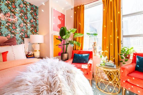 This is some seriously booty-ful home decor. Colorful Maximalist Bedroom, Maximalist Apartment, Bright Bedding, Estilo Kitsch, Maximalist Bedroom, Colorful Maximalist, Colorful Apartment, Donatella Versace, Live Colorfully