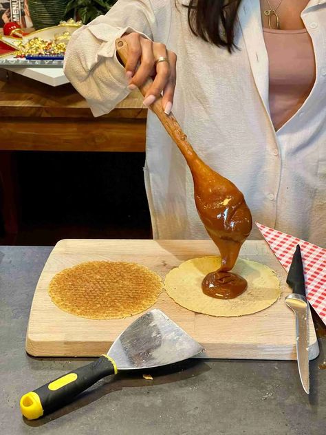 The best recipe for stroopwafel you have been waiting for Homemade Stroopwafels, Stroopwafel Recipe, Best Recipe, Freshly Baked, You Really, Food Blog, The Kitchen, Good Food, Good Things