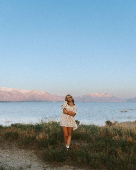 Spring senior pics got me like 😁😁😁 @rachel_castleberry4 ur a stunner #utahphotographer #utahcountyphotographer #utahcounty #seniorpictures #seniorphotographer #seniorsunday #seniorphotos #photographer #photographer #utah #mountains Sand Dunes Senior Pictures, Utah Senior Pictures, Utah Photoshoot, Senior Pictures Utah, Athletic Pictures, Maine Aesthetic, Senior Pic Inspo, Utah Mountains, Insta Pic Ideas