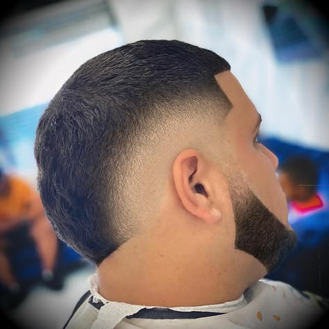 Men Haircut Undercut, Types Of Fade Haircut, Best Short Haircuts For Men, Fade Haircut Curly Hair, Hair Designs For Men, Black Boys Haircuts, Short Haircuts For Men, Undercut Fade, Boy Haircuts Short