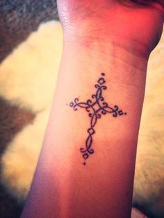 small wrist celtic cross tattoo images - Google Search Tato Grunge, Pretty Cross Tattoo, Tato Geisha, Cross Tattoo On Wrist, 16 Tattoo, Celtic Cross Tattoos, Simple Tattoos For Women, Tato Henna, Cross Tattoos For Women