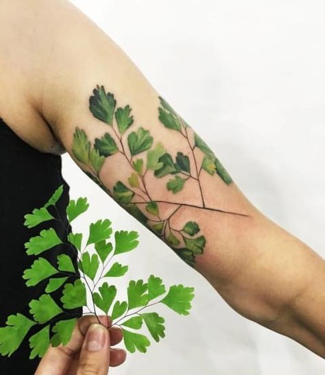 Tattoo artists are using real plants and flowers as stencils to create incredible nature tattoos. Find out more about botanical tattoos here! Botanical Tattoo Sleeve, Blatt Tattoos, Botanisches Tattoo, Botanical Tattoos, Incredible Nature, Fern Tattoo, Trendy Plants, Back Of Shoulder Tattoo, Plant Tattoo