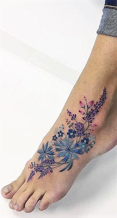 Botanisches Tattoo, Vintage Flower Tattoo, Ankle Tattoos For Women, Foot Tattoos For Women, Tattoos For Women Flowers, Small Flower Tattoos, Flower Tattoo Shoulder, Inspiration Tattoos, Flower Tattoo Sleeve