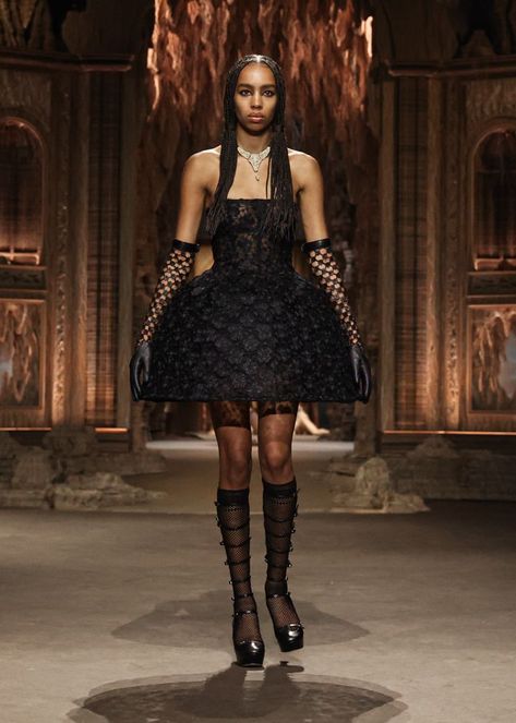 Paris Style Spring, Dior Spring Summer 2023, Paris Outfits Summer, Dior Spring 2023, Dior 2023, Gothic Glamour, Barbie Sewing, Week Schedule, Sweeney Todd