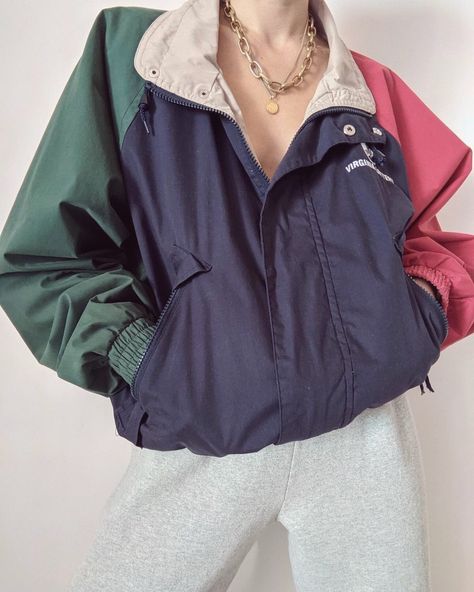 Grunge Photography Aesthetic, Colorful Windbreaker, Airbrush App, Merch Ideas, Fashion 90s, Ootd Fall, Aesthetic Minimalist, Posing Tips, Photography Aesthetic