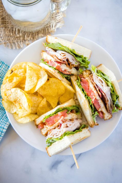 Turkey Club Sandwich - the ultimate restaurant inspired lunch! This turkey club is loaded with bacon, lettuce, tomato, mayo all on perfectly toasted bread. Clover Deltarune, Toasted Turkey, Turkey Club Sandwich, Club Sandwich Recipes, Bacon Lettuce Tomato, Turkey Club, Turkey Tenderloin, Deli Turkey, Work Lunches