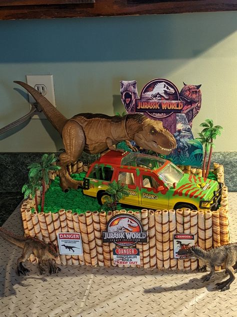 Show Box Float Ideas, Jurassic Park Valentine Boxes, Dinosaur Shoe Box Project, Jurassic Park Homecoming Float, Fiesta Float Ideas For School, Unicorn Shoe Box Float, Shoe Box Float Ideas Kids, Shoebox Float Ideas Kids, Jurassic Park Halloween Wagon