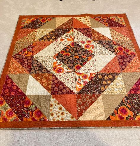 Quilted Tablecloth Ideas, Fall Quilted Table Toppers, Autumn Patchwork Quilt, Fall Quilts Autumn, Fall Quilt Blocks, Quilt Triangles, Accuquilt Patterns, Autumn Sewing, Quilt Runners