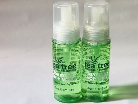 Tea Tree Foaming Face Wash Tea Tree Foaming Face Wash, Scandi Makeup, The Body Shop Tea Tree, Body Shop Tea Tree, Tree Faces, Foaming Face Wash, Face Facial, Clear Acne, Tree Oil