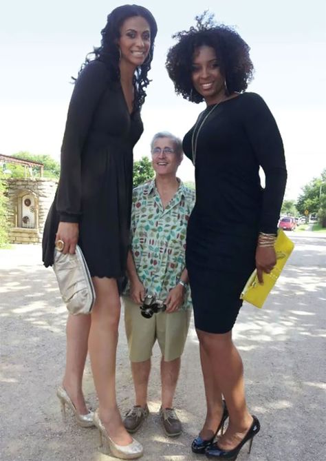 Tall Girl Short Guy, Giant People, Women Standing, Tall Women Fashion, Tall Girl Problems, Human Oddities, Big Legs, Tall People, Short People